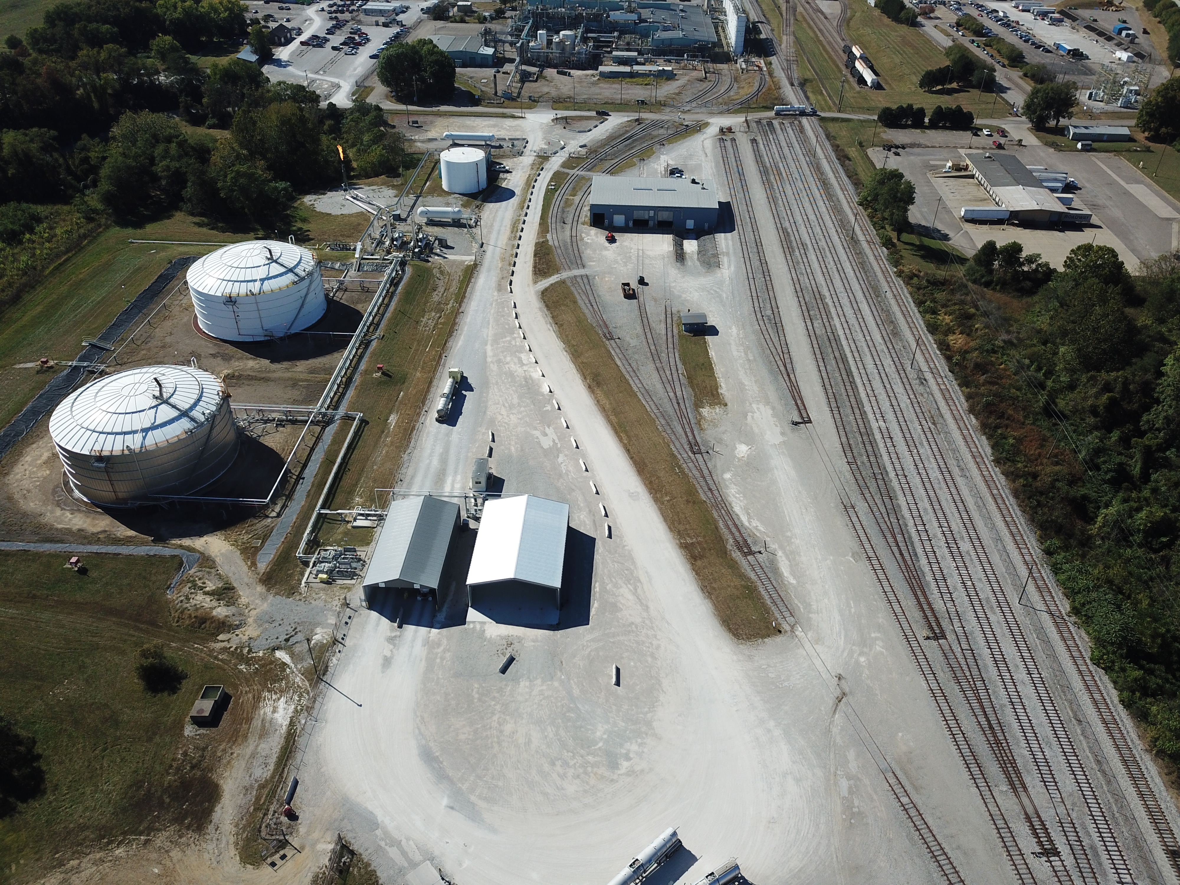 Aerial view of the Arrow Belpre crude-oil condensate stabilization terminal — floating-roof tanks, pipeways, and unit-train spots on the Ohio River